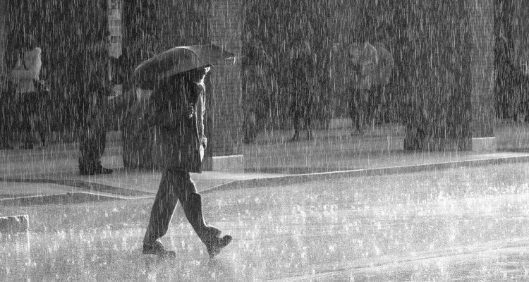 Ο Απρίλιος μας αποχαιρετά με βροχές, καταιγίδες και πτώση της θερμοκρασίας